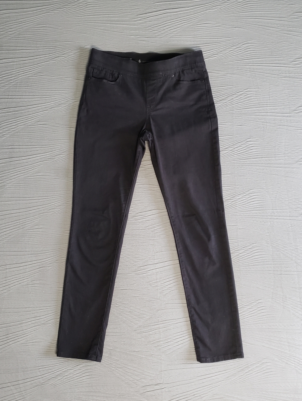 LEVI'S Women's Stretchy High-Rise Elastic Waist Taper Leg Jeans (6) Black